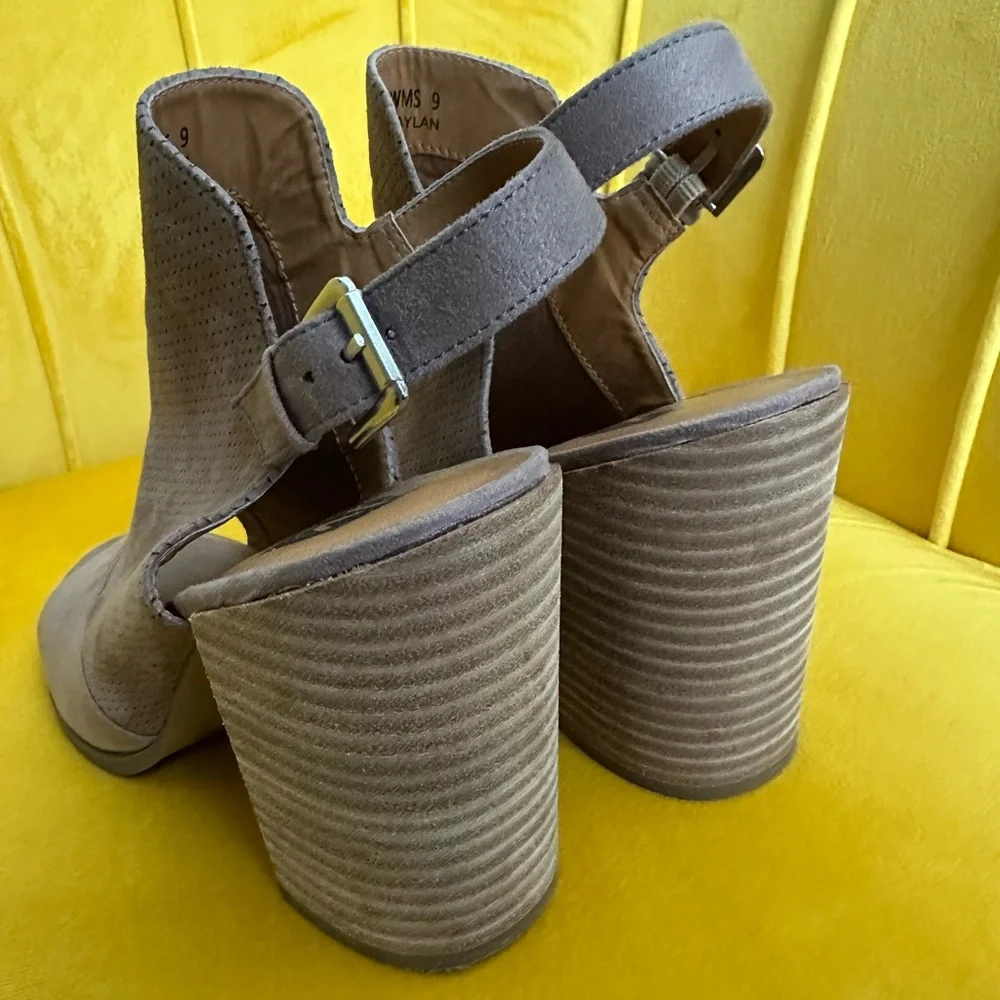 Dolce Vita Baylan Women's Tan Peep-Toe Block Heel Sandal, size 9